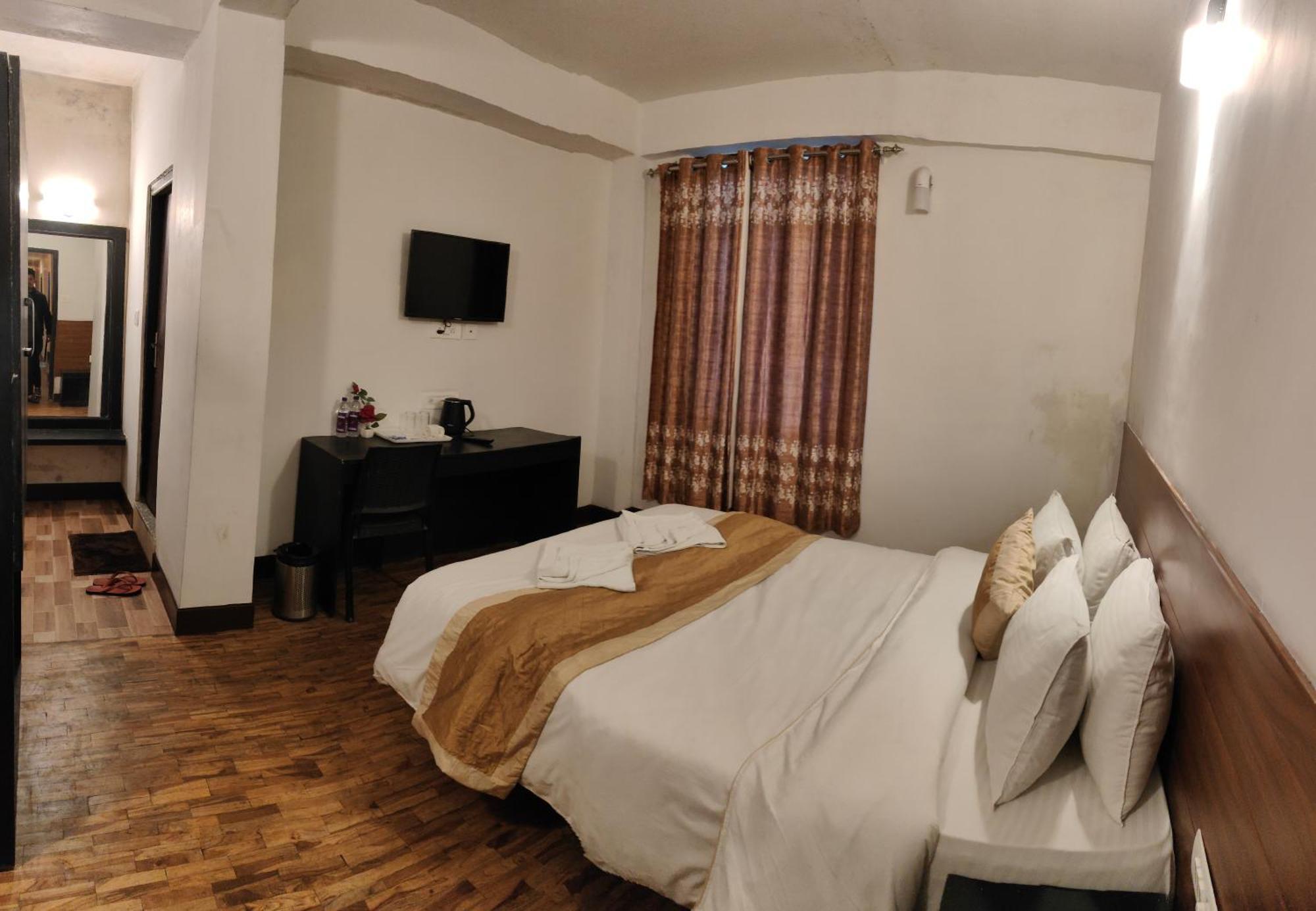 Cherrywood Suites & Spa By Easygorooms Дарджилинг Екстериор снимка
